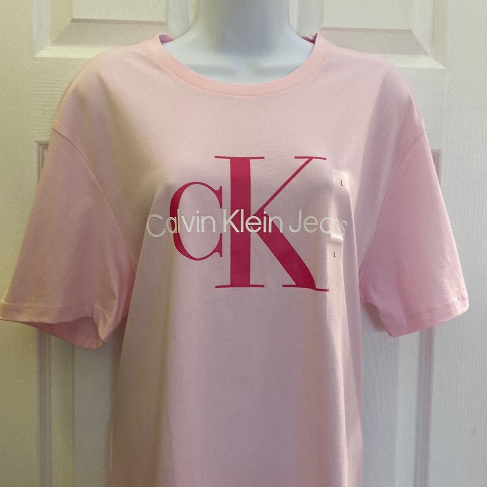 BRAND NEW CALVIN KLEIN WOMENS * RARE PINK T-SHIRT- RELAXED FIT-CK LOGO NWT!